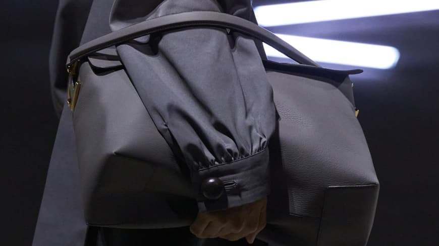 XXL Shopper in Grau auf der Show von Tods