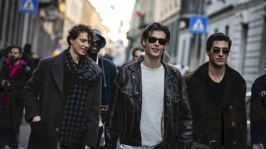 Drei Männer bei der Mailand Fashion Week