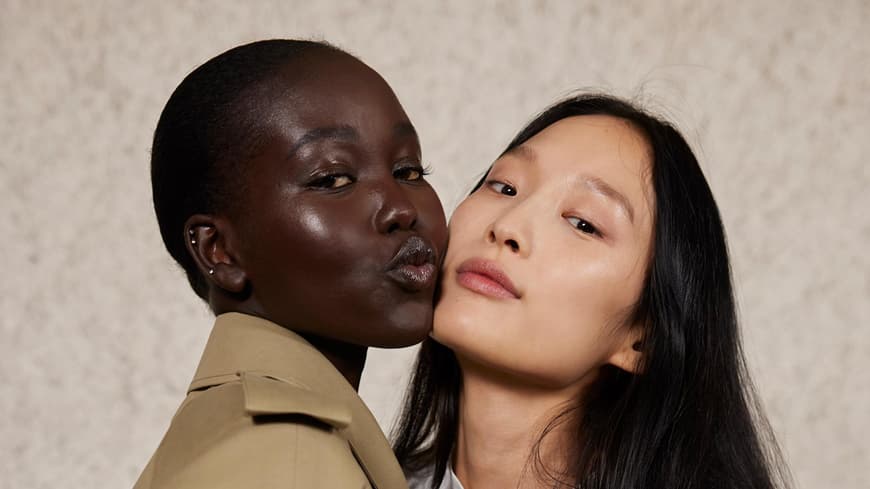 Zwei Models Backstage bei der Stella McCartney