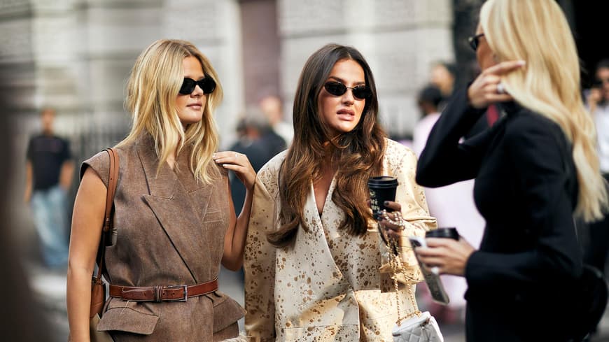 3 Frauen mit langen Haaren in Paris
