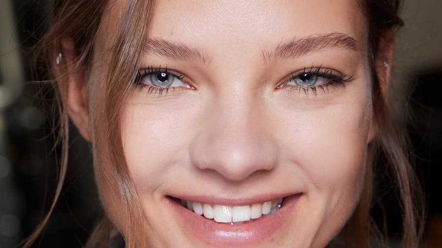 Lächelndes Model