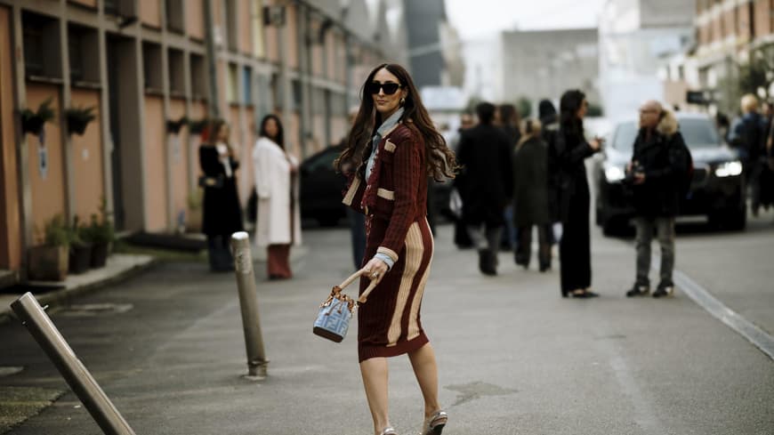Frau auf der Mailand Fashion Week