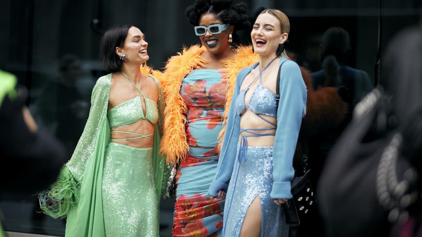 Drei Frauen auf der New York Fashion Week