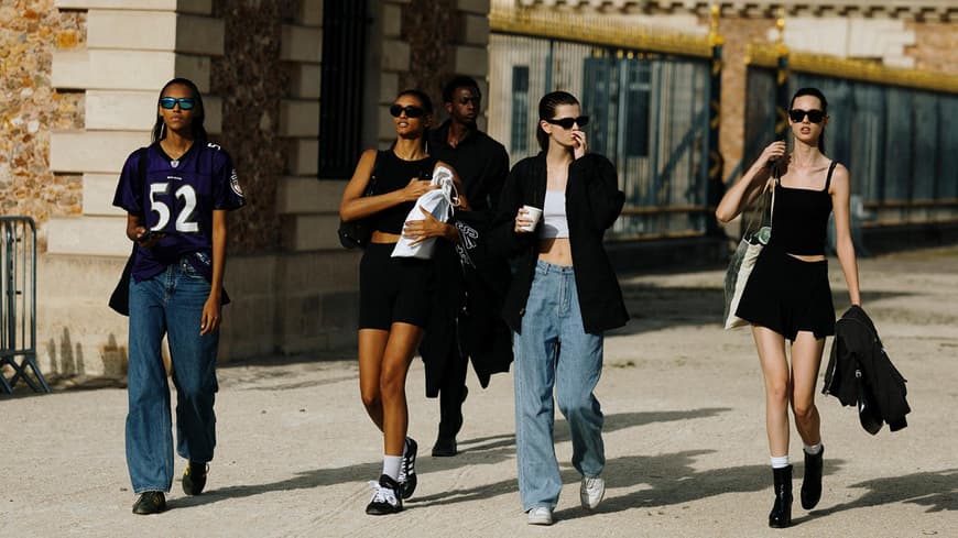 vier Frauen in Paris