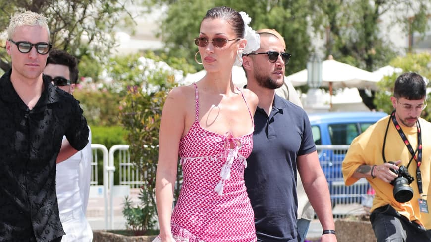 Bella Hadid in Kufiya Kleid