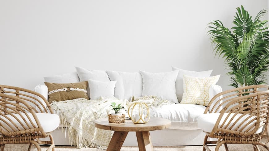 Wohnzimmer mit heller Couch