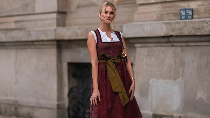 Frau in einem Dirndl