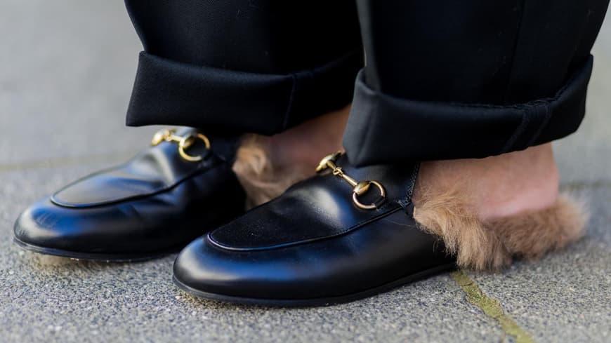 Person trägt Gucci Princetown Slipper
