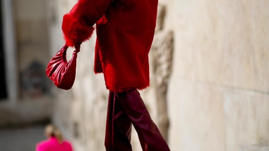 Rotes Outfit