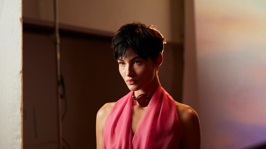 Model mit Pixie Cut