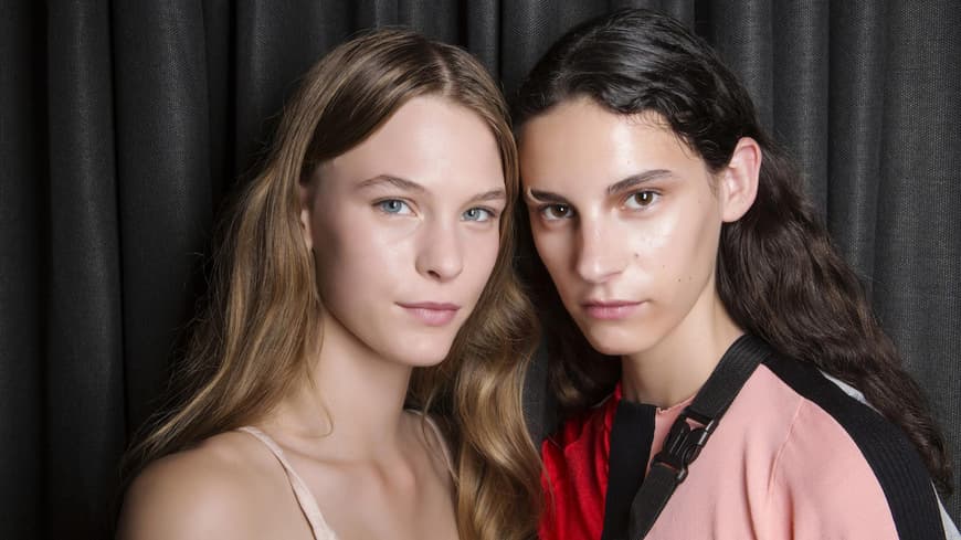 Zwei Models beim Fotoshooting