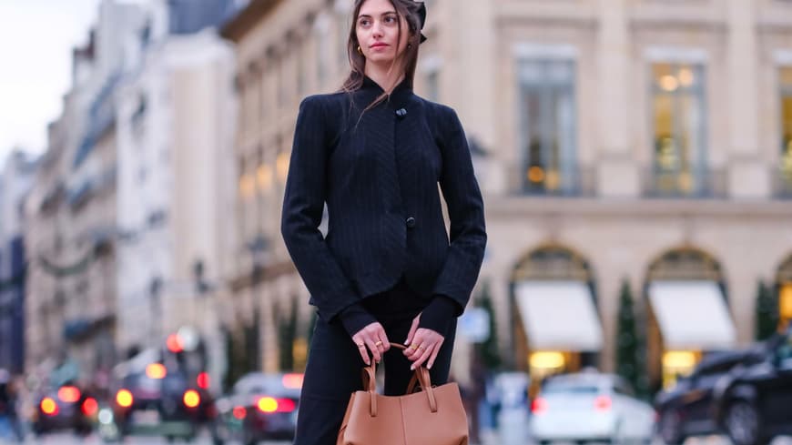 Frau mit Tasche 