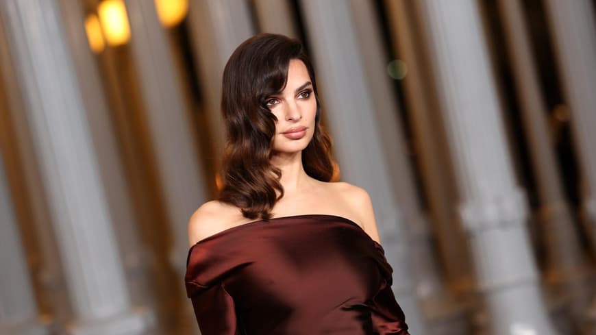 Emily Ratajkowski mit Vintage Long Bob