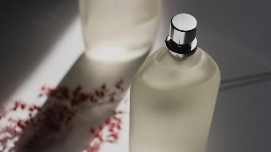 Zwei Flakons Parfum