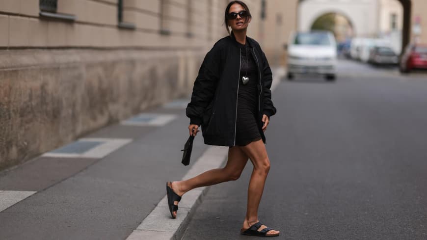 Anna Winter trägt Birkenstocks Sandalen Sommer Streetstyle