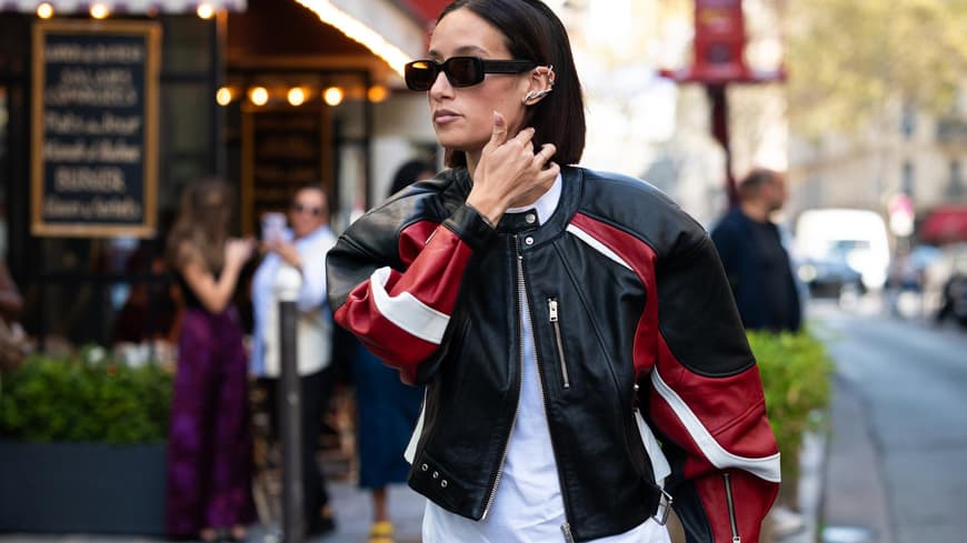Frau in Moto Jacket