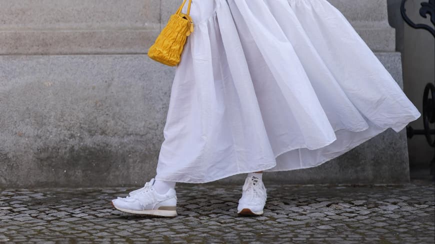Frau in weißen Kleid