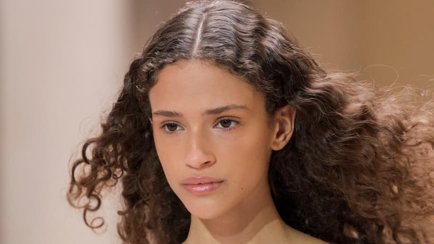 Lockiges Haar