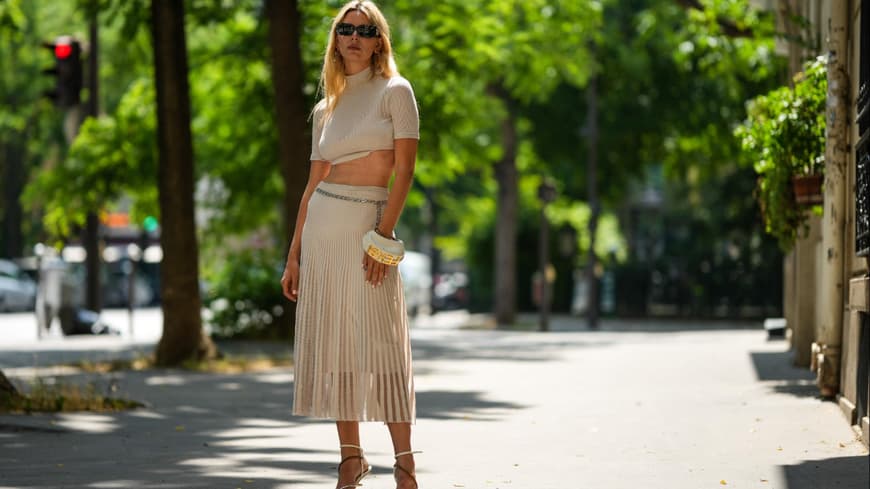 Natalia Verza trägt Midirock Streetstyle