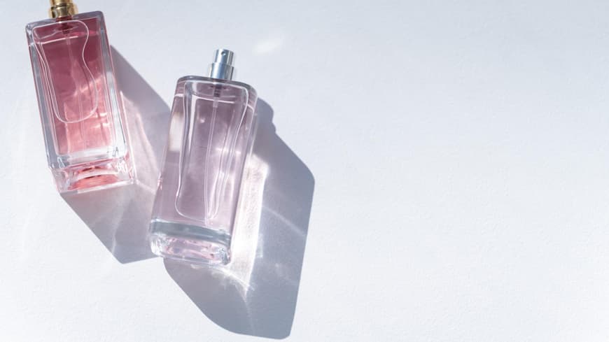 Zwei Parfumflakons