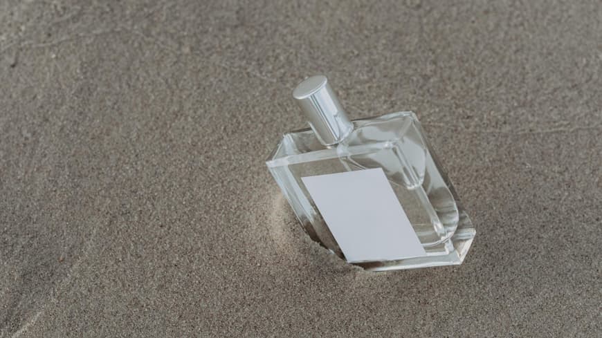 Parfum im Sand