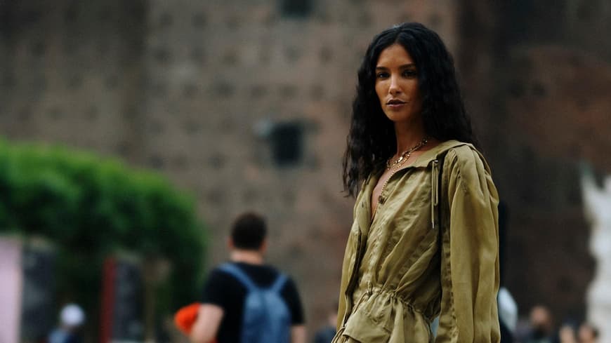 Frau in Parka Streetstyle