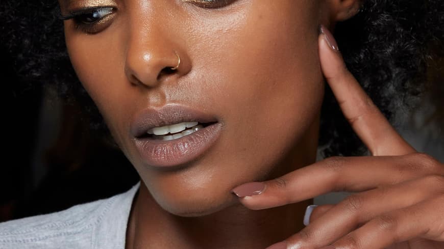 "Mocha Mousse Nails"