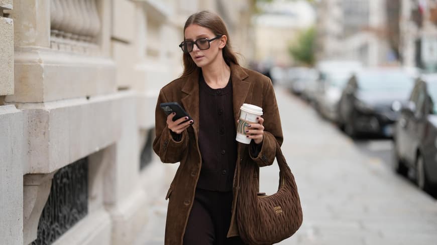 Beige Girls werden diesen Herbst/Winter 25/26 zu Espresso Ladies