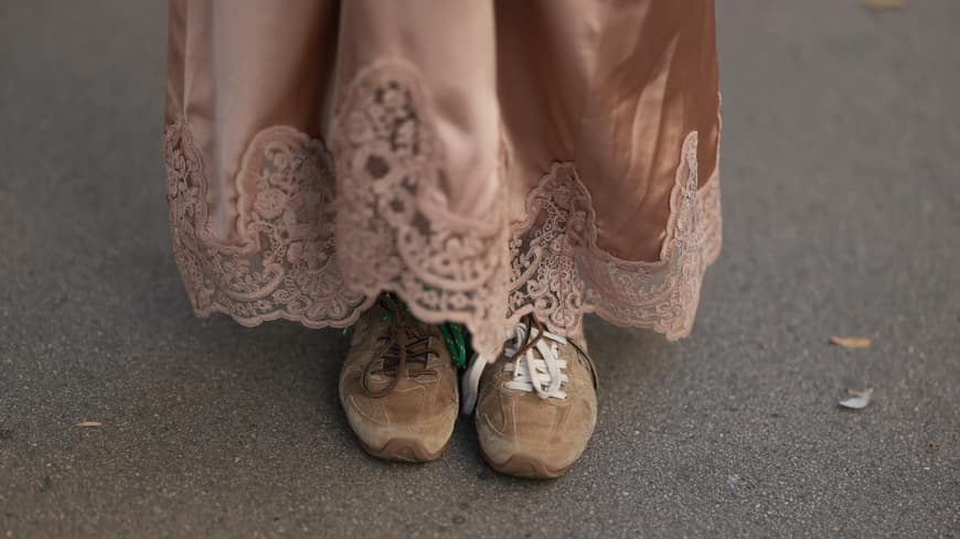 Nicht immer Stiefel? Fell-Sneaker tragen It-Girls als Alternative