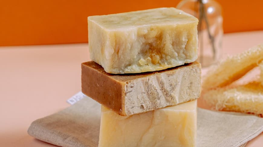 Drei hochwertige Seifenstücke