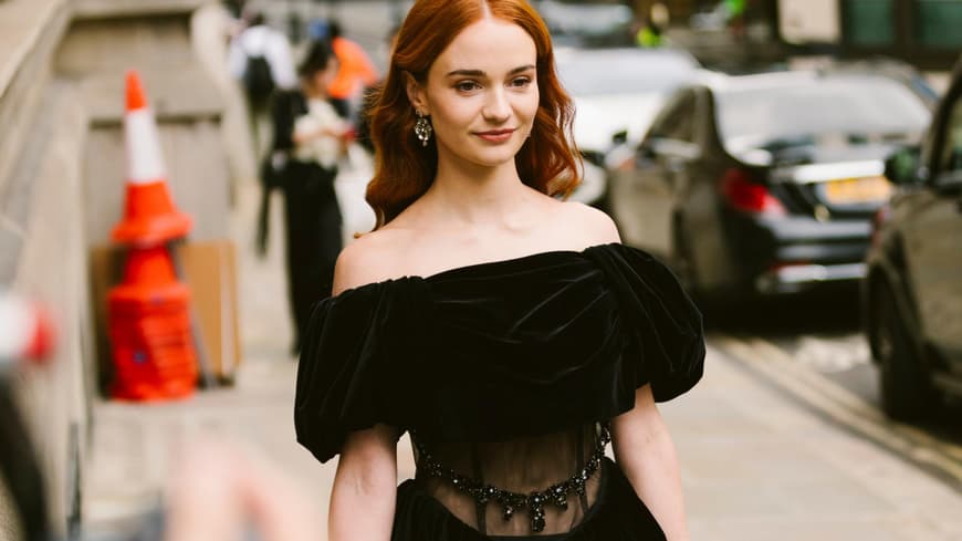 Zur Weihnachtsfeier im Büro oder daheim? Ich trage dieses Samt-Kleid von H&M