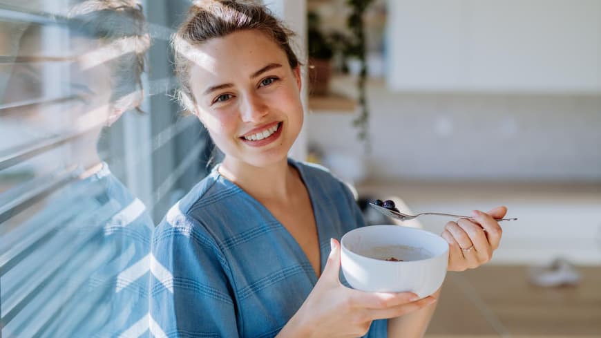 Für einen perfekten Start in den Tag greifen immer mehr Menschen zu pflanzlichen Alternativen.