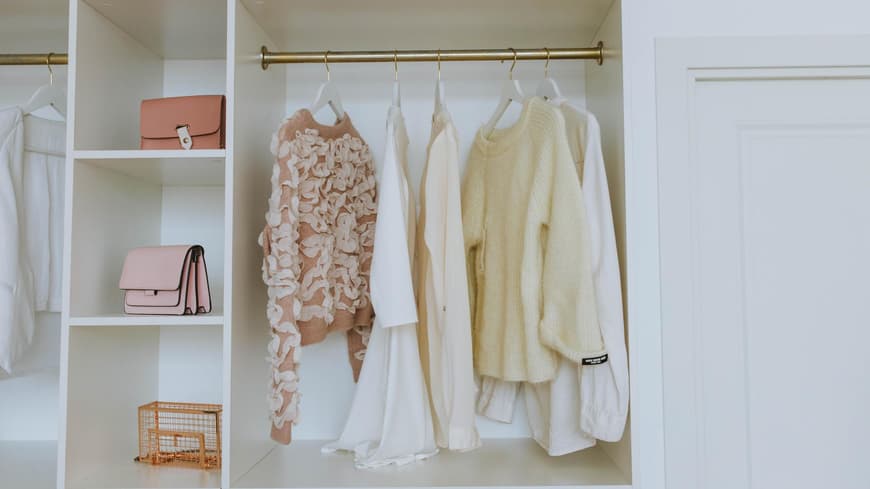 Ein gut sortierter Kleiderschrank