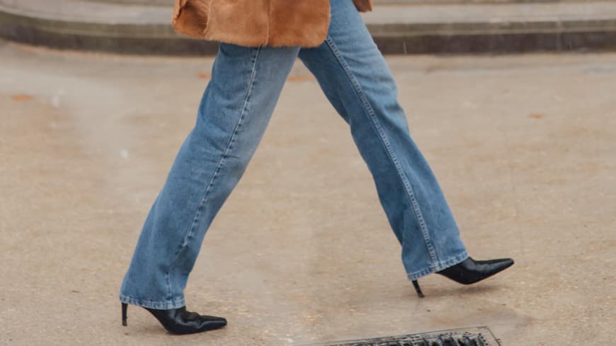 Straight Leg Jeans kombinieren: So funktioniert es