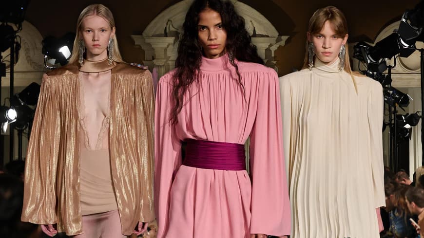 Laut Valentino: Das ist das wichtigste Mode-Detail 2026 für Jacken, Kleider und Co.