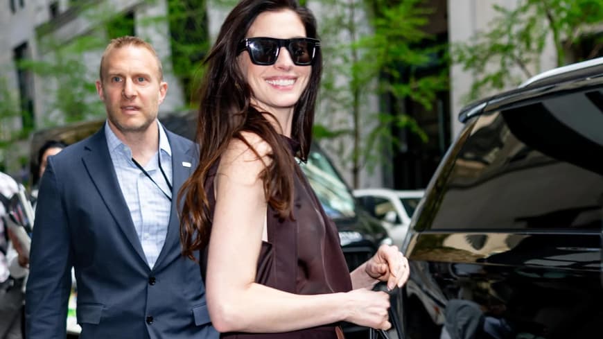 Anne Hathaway trägt den coolsten Adidas-Sneaker 2026 – und wir brauchen ihn sofort