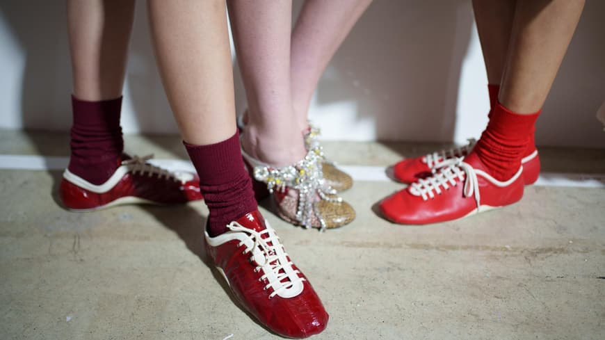 Sneaker-Trends 2026 Die 3 Farben sind im Frühling in – und diese out