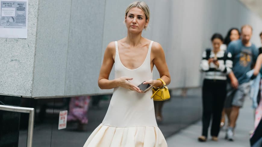 Sommer-Kleider 2026: Dieses lange Modell von ZARA tragen wir zu jedem Anlass
