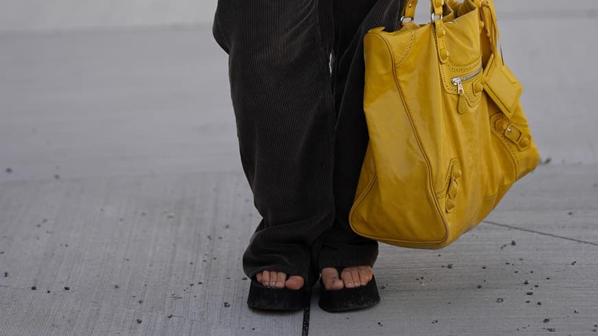 Schuh-Trend 2026: 3 UGG-Sandalen für optisch lange Beine