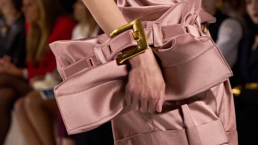 Überraschung! "Satin Bags" zählen zu den wichtigsten Taschen-Trends im Sommer 2026