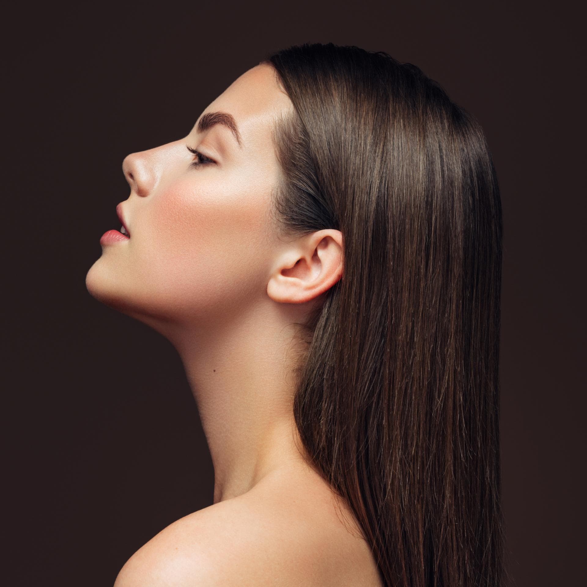Frau Beauty Shot Glow seitlich