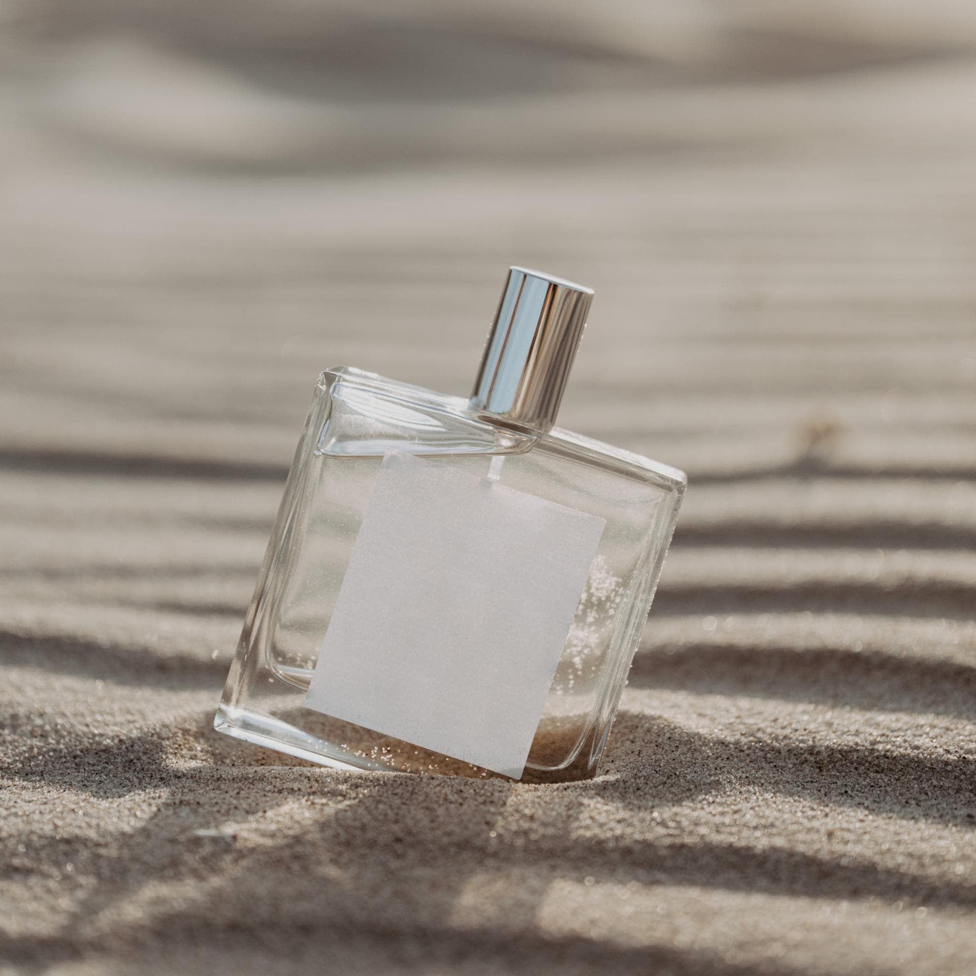 Parfum im Sand