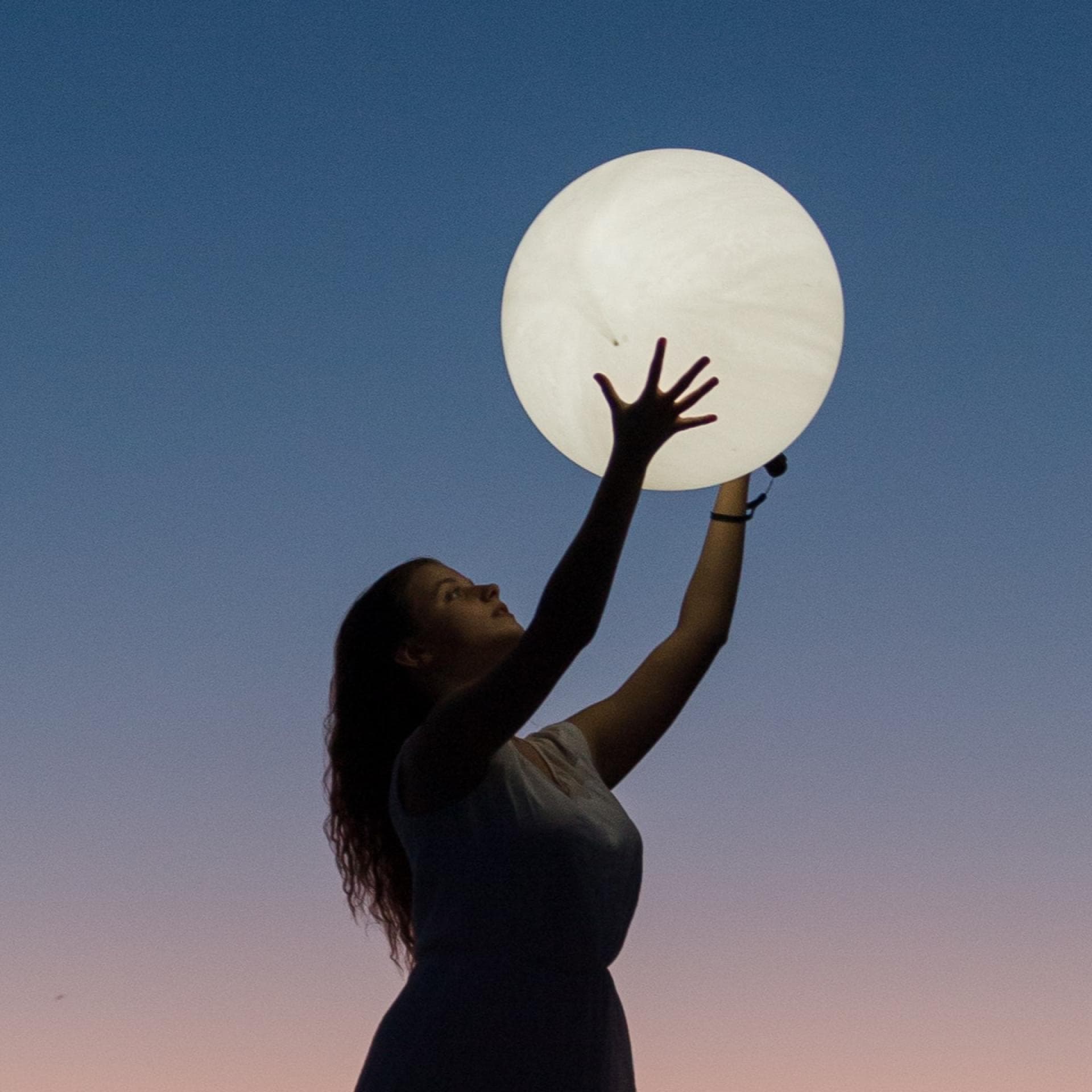 Frau mit Vollmond Frau mit Vollmond