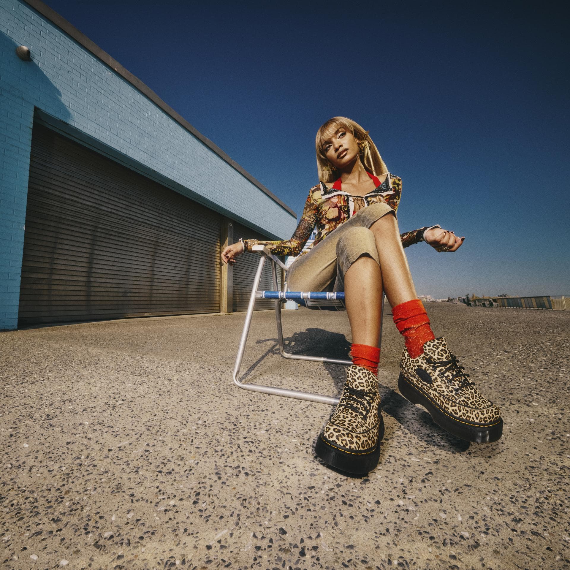 Dr. Martens neue Kollektion bringt die Schuh-Trends der 90er zurück Dr. Martens