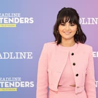 Selena Gomez roter Teppich Mango Outfit