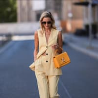 Mandy Bork in Anzugsweste