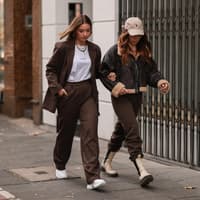 Zwei Frauen Streetstyle Zwei Frauen Streetstyle