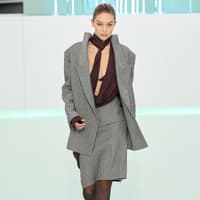 Frau trägt Office Look