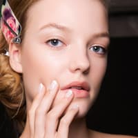 Porträt von Model Backstage bei Fashion Show