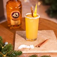 Weihnachts-Colada mit Licor 43 Weihnachts-Colada mit Licor 43 auf einem Tisch
